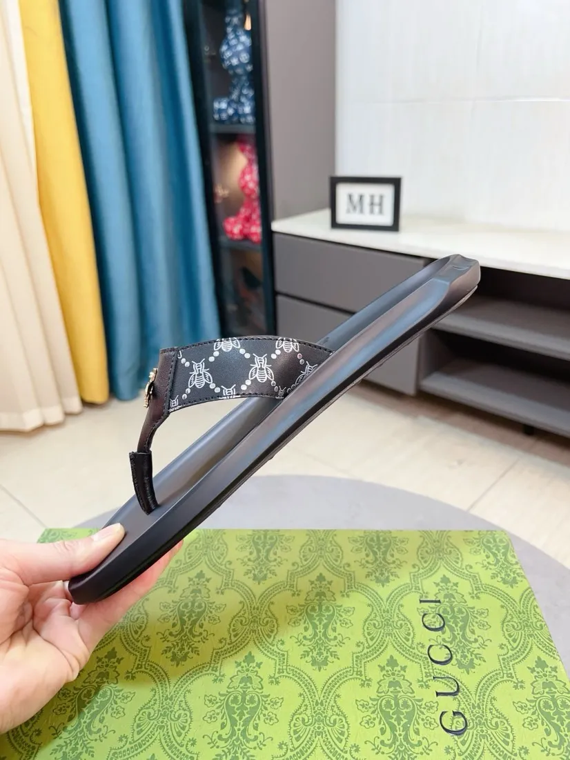 Men's shoes 💰260🌹🌹 (gucci-Gucci) New men's slippers, high-end boutique, made of cowhide, with exquisite embossed logo decoration on the upper, fine workmanship, super soft soles, casual, loose and comfortable, a must-have in summer! \nsize：38-44